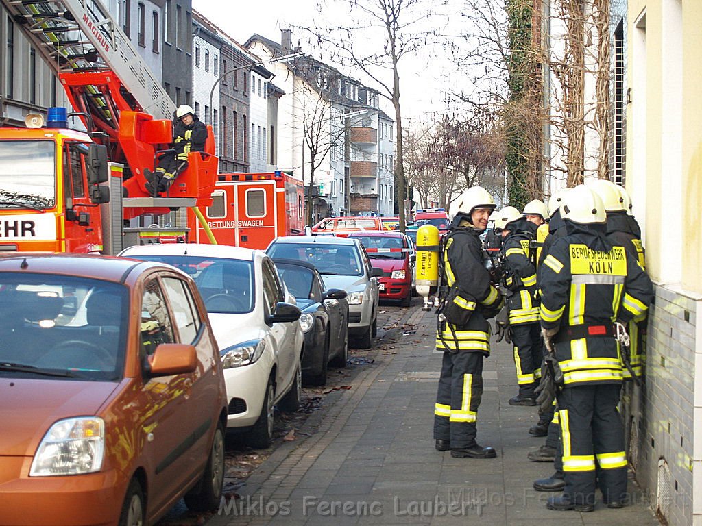Einsatz Feuerwehr SEK Polizei Koeln Nippes Merheimerstr P058.JPG